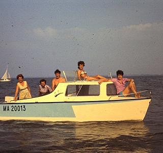 Vos navigations dans les seventies : photos vintage, cirés pattes d'eph et barbes salées  ! 