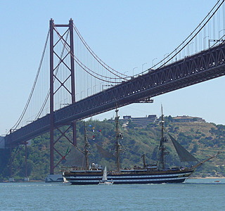 Voiles, coques, ponts et apparaux de vieux gréements 